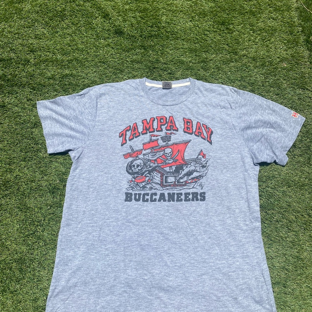 HOMAGE Tampa Bay Buccaneers Gray and Red Tee